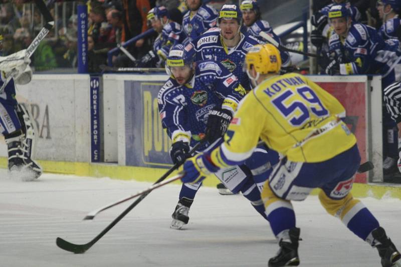 S nožem na krku v podobě vyřazení vstupovali do sobotního 6. zápasu čtvrtfinále play-off extraligy domácí hokejisté Zlína proti Kometě Brno.