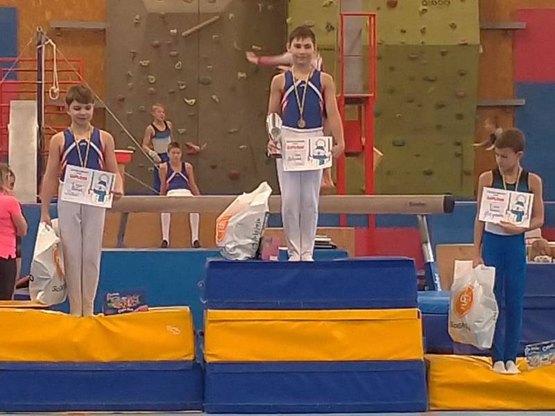 Podruhé se radoval z vítězství na závodě gymnastů Zlínský sněhulák domácí 11 letý závodník Richard Šimr.