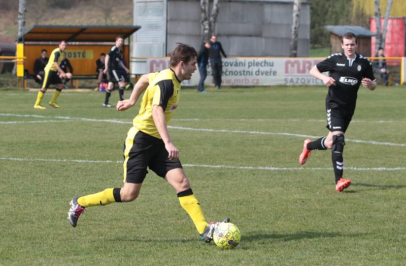 Fotbalisté Tečovic (ve žlutých dresech) v 15. kole krajské I. B třídy skupiny B zdolali béčko Holešova 2:0.