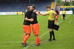 Fotbalisté Kateřinic (černé dresy) ve finále Zlínského Poháru KFS porazili Morkovice 1:0.