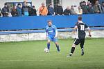 Zápas fotbalové I. B třídy mezi Lužkovicemi (v černém) a Veselou ovládli domácí 2:0.