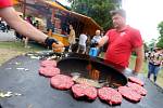 Napajedelský burger festival na radničním nádvoří.