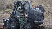 300 vojáků a policistů střeží a čistí Vrbětickou bezpečnostní zónu