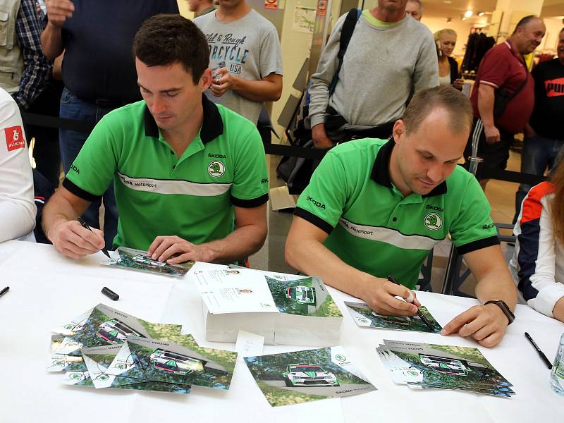 Autogramiáda jezdců Barum Czech Rally Zlín 2017 v obchodním centu Zlaté jablko ve Zlíně.