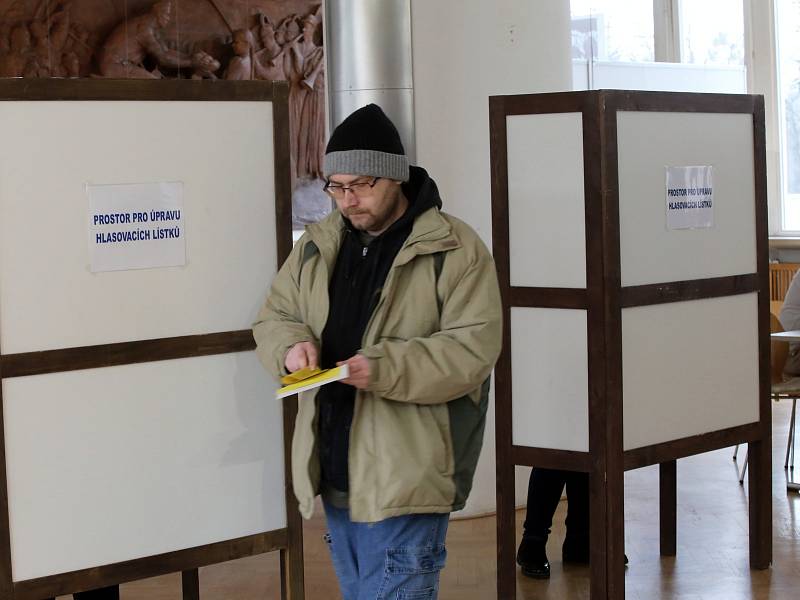 Druhé kolo prezidentských voleb 2018 ve Zlíně. volební okrsek č.1 Kolektivní dům