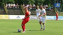 Fotbalisté Zlína B (bílé dresy) v sobotním přípravném zápase na Vršavě remizovali s juniorkou Zbrojovky Brno 2:2.