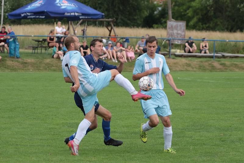 Fotbalisté Lužkovic - Želechovic ve 25. kole krajské I. B třídy doma zdolali Malenovice 5:2.