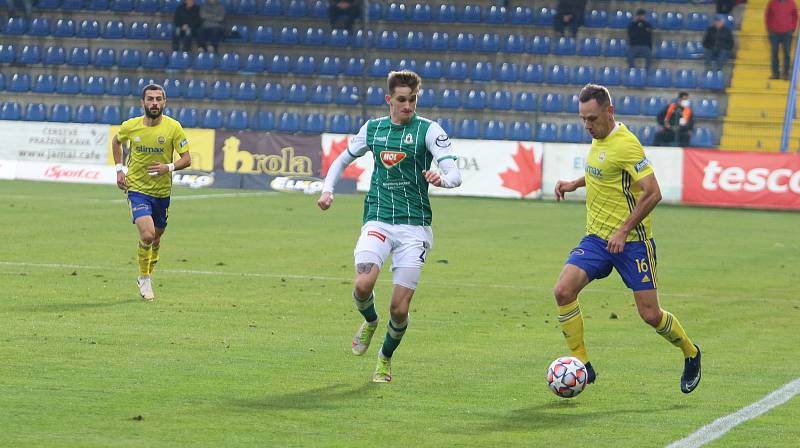 Fotbalisté Zlína (žluté dresy) v 14. kole FORTUNA:LIGY hráli s Jabloncem nerozhodně 0:0.