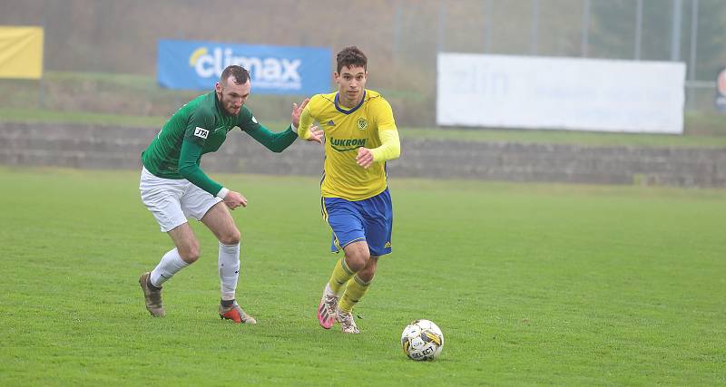 Fotbalisté Zlína B (žluté dresy) v posledním domácím zápase podzimní části třetí ligy podlehli Hlučínu 2:3.