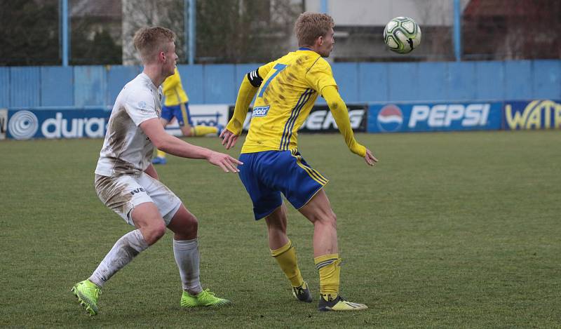 Fotbalisté Slovácka B vstoupili do jarních odvet ve třetí lize domácí výhrou 1:0 nad rezervou Zlína.