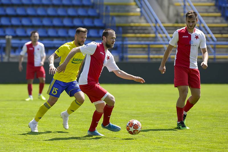 Fotbalisté Zlína (ve žlutých dresech) porazili na Letné třetiligovou Kroměříž 4:1.