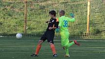 Fotbalisté Tečovic (ve žlutých dresech) prohráli v 10. kole krajské I. B třídy skupiny B s Louky 1:2. Foto: pro Deník/Jan Zahnaš