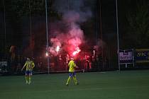 Fotbalisté Baťova (žlutomodré dresy) po skalpu Skaštic uspěli i s HFK Olomouc! 