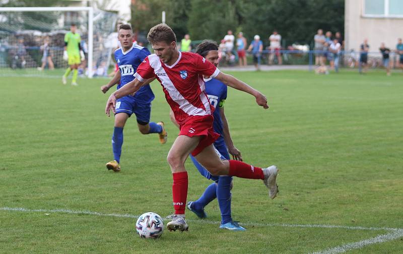 Fotbalisté Slavičína (v modrých dresech) ve středu v rámci 1. kola Mol Cupu vyzvali Frýdek Místek.