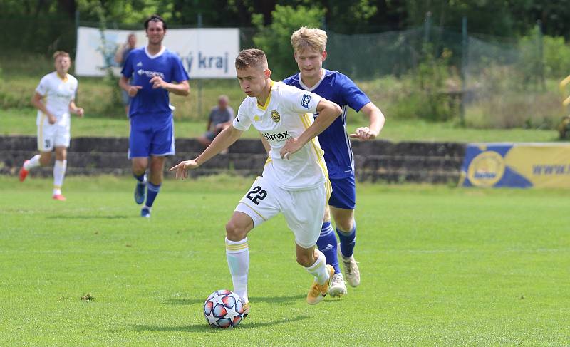 Fotbalisté Zlína (bílé dresy) v úvodním letním přípravném zápase přehráli třetiligový Uničov 5:1.