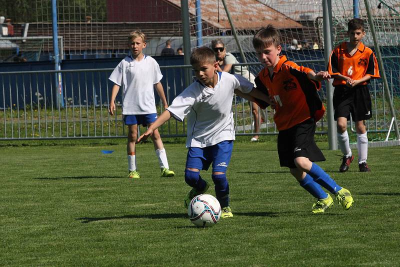 Krajské finále McDonald’s Cupu si v úterý na zlínské Vršavě podmanili žáci Základní školy Sportovní v Uherském Hradišti, kteří v obou kategoriích postoupili do celostátního finále.