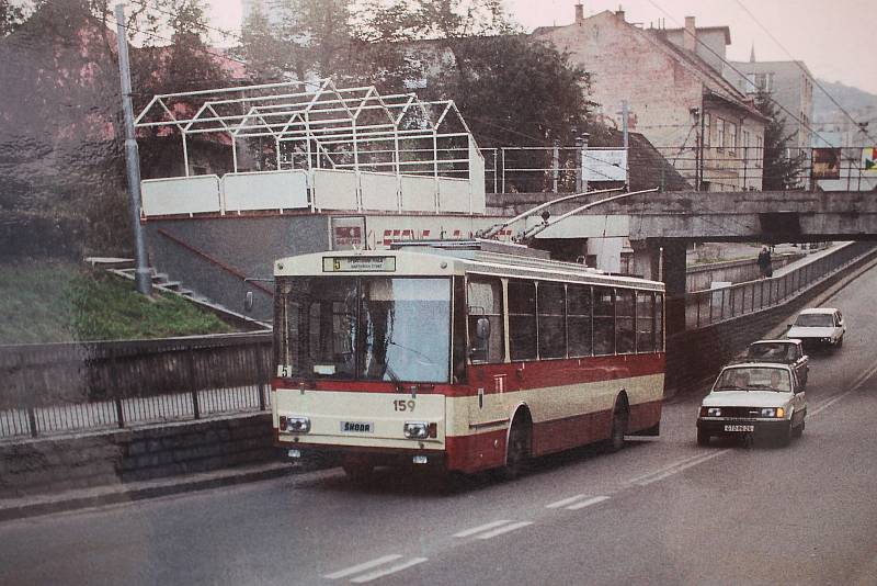 Tisícovky návštěvníků si v sobotu ve Zlíně užily Dne otevřených dveří Dopravní společnosti Zlín-Otrokovice (DSZO). Letos již po třinácté. Novinkou bylo deštivé počasí, to ale nikomu nevadilo.