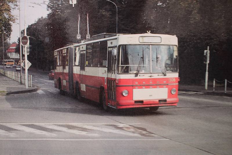 Tisícovky návštěvníků si v sobotu ve Zlíně užily Dne otevřených dveří Dopravní společnosti Zlín-Otrokovice (DSZO). Letos již po třinácté. Novinkou bylo deštivé počasí, to ale nikomu nevadilo.