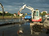 Středeční havárie vody v Otrokovicích způsobila také značné dopravní komplikace.
