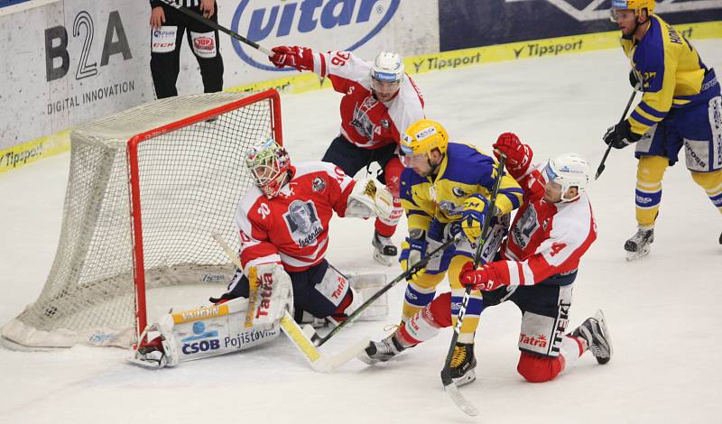 Extraligoví hokejisté Zlína (ve žlutém) v neděli ve 45. kole doma hostili Pardubice.