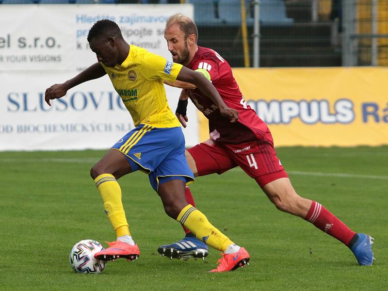 Fotbalisté Zlína (ve žlutých dresech) prohráli v 5. kole FORTUNA:LIGY se Sigmou Olomouc 0:1