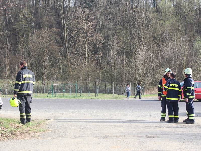 Ve Všemině hořely uskladněné plasty a pneumatiky