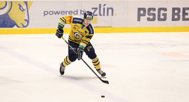 Hokejisté Zlína (žlutomodré dresy) poprvé v sezoně porazili Frýdek-Místek. Na snímku Talafa.