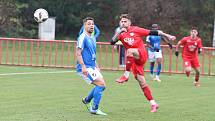 Fotbalisté Otrokovic (červené dresy) doma podlehli Baníku Ostrava "B" 1:4.