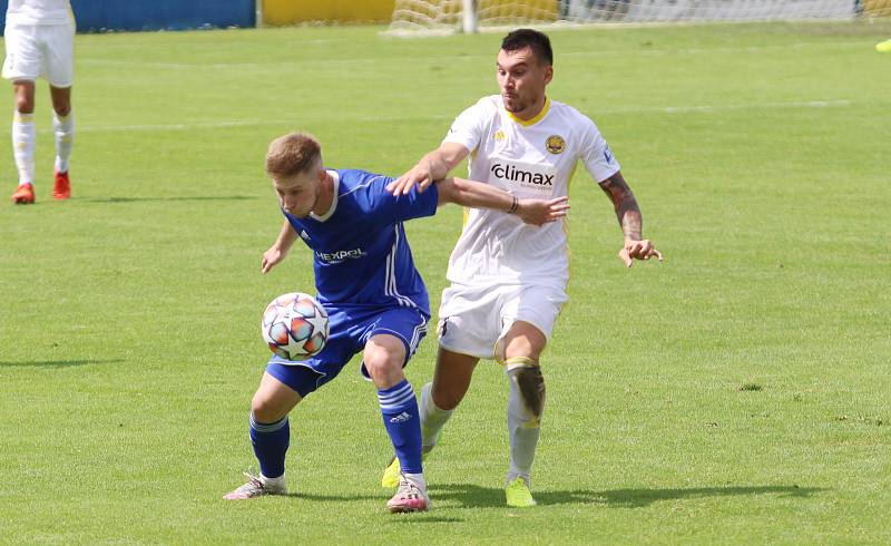 Fotbalisté Zlína (bílé dresy) v úvodním letním přípravném zápase přehráli třetiligový Uničov 5:1.