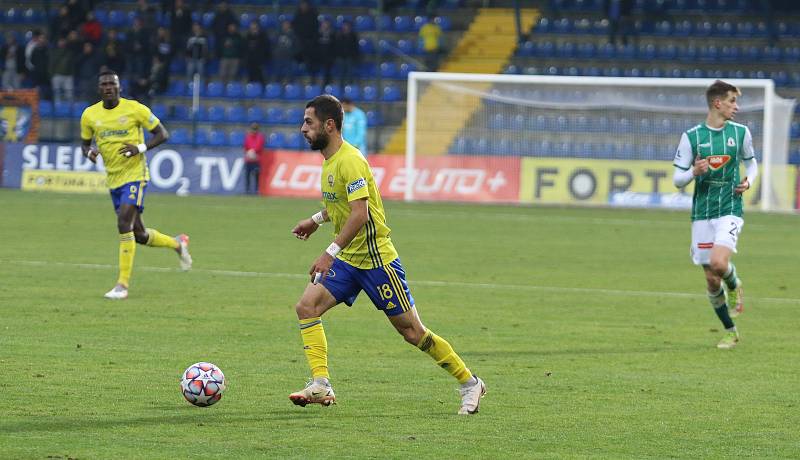 Fotbalisté Zlína (žluté dresy) v 14. kole FORTUNA:LIGY hráli s Jabloncem nerozhodně 0:0.