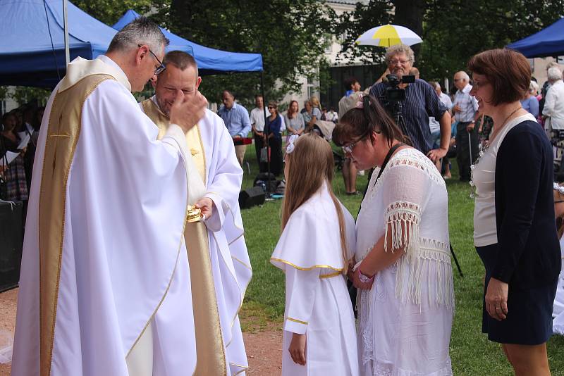 Mše svatá k svátku Těla a Krve Páně ve zlínském Parku Komenského. 23.6.2019