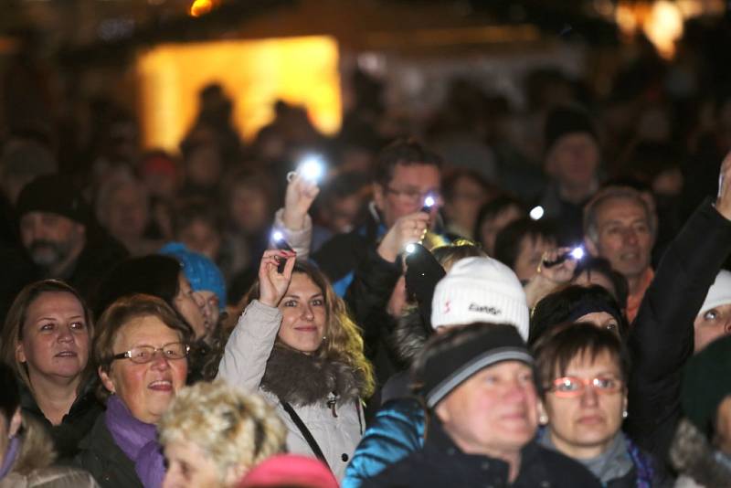 Česko zpívá koledy na náměstí Míru ve Zlíně