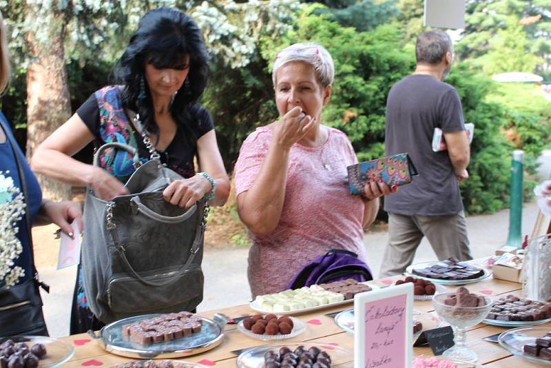 Ve Zlíně se tento víkend koná Garden Food Festival. Přilákal zajímavé kuchaře a ochutnávat se mohou ještě zajímavější speciality. 