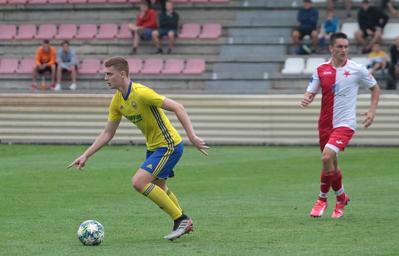 Fotbalisté Kroměříže (červenobílé dresy) v dalším přípravném utkání podlehli posílenému béčku Zlína 1:2