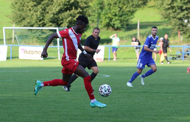 Fotbalisté Slavičína (v modrých dresech) ve středu v rámci 1. kola Mol Cupu vyzvali Frýdek Místek.