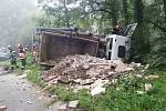 Tragická nehoda ve Zlíně - Malenovicích. Řidič zemřel po čelní srážce s náklaďákem