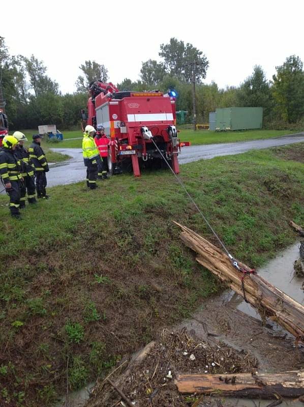 Vytrvalý déšť ve Zlínském kraji zvedal hladiny řek.