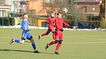 Fotbalisté Kvítkovic (modrobílé dresy) v přípravném utkání nestačili na Púchov.