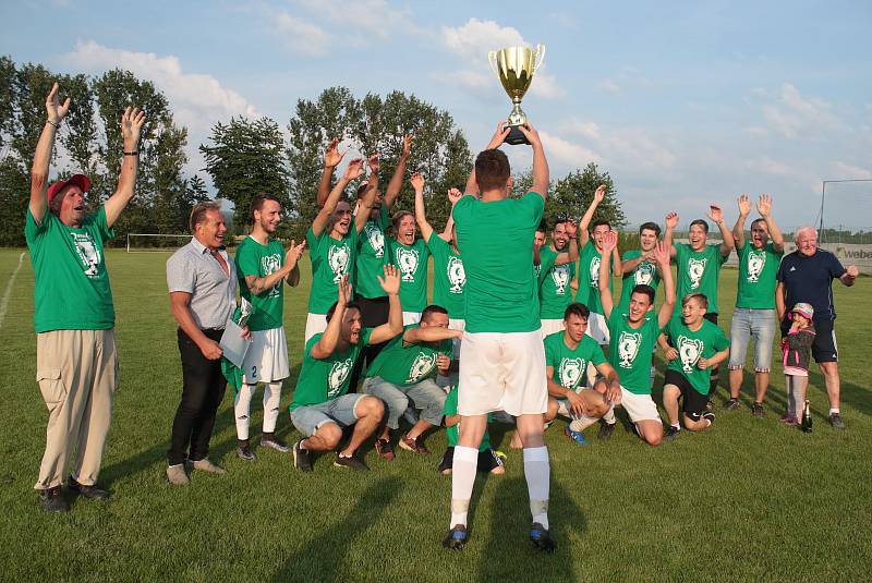 Fotbalisté postupujícího Fryštáku splnili další ze svých cílů, když v předposledním zápase letošní sezony nastříleli Jaroslavicím šest branek a dohromady jich zaznamenali už 101. Foto: pro Deník/Jan Zahnaš