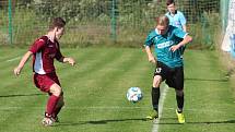 Fotbalisté Březnice doma porazili Louky (červené dresy) 2:0.