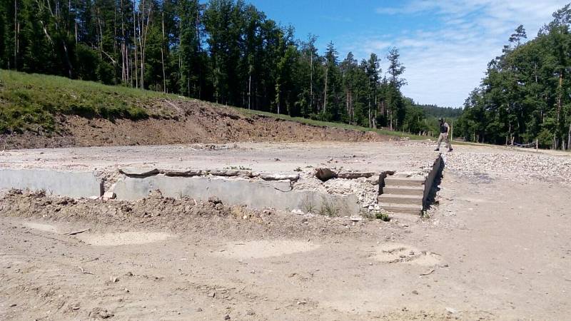 Pyrotechnici a hasiči dokončili záchranné a likvidační práce v prvním ze dvou epicenter výbuchů na konci roku 2014.