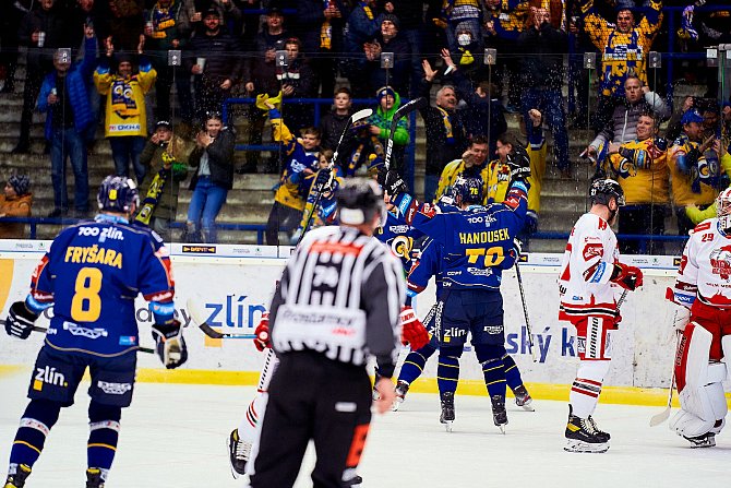 Hokejisté Zlína (modré dresy) ve 24. kole Tipsport extraligy vyzvali Olomouc.