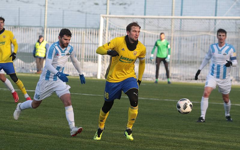 Fotbalisté Zlína (žluté dresy) ve druhém zimním přípravném zápase přehráli slovenskou Nitru 5:0.