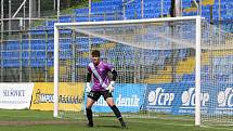 Fotbalisté Zlína B (žluté dresy) v nedělním zápase 29. kole MSFL na Letné remizovali s Frýdkem-Místkem 2:2.