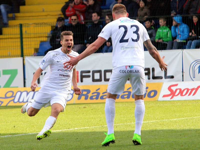 Fastav Zlín (ve žlutém) proti FC Slovácko