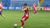 Fotbalisté Zlína B (žluté dresy) v nedělním zápase 29. kole MSFL na Letné remizovali s Frýdkem-Místkem 2:2.