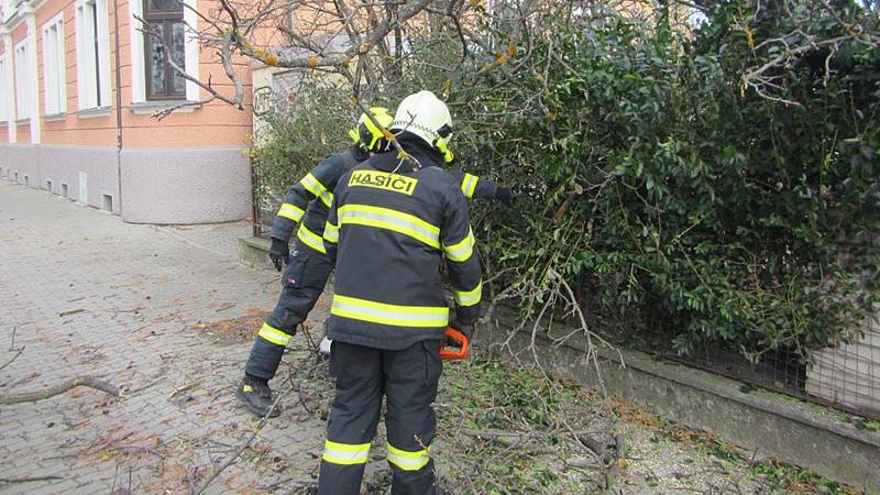 Řádění silného větru ve Zlínském kraji - 23. 3. 2020