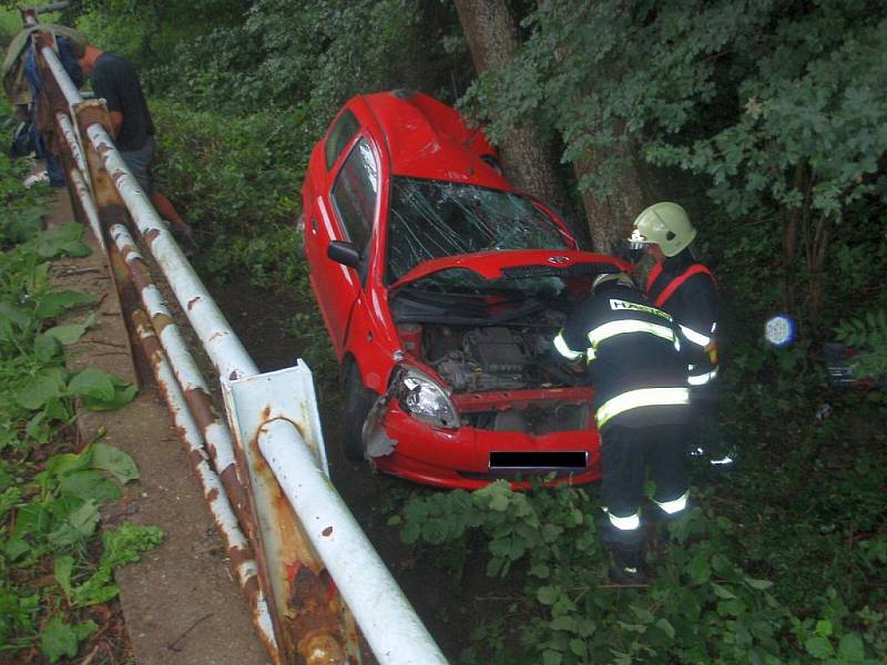 Havárie osobního auta zn. Toyota Yaris ve Valašských Kloboukách.