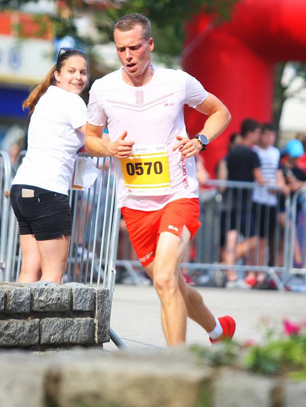 V sobotu se ve Zlíně uskutečnil třetí ročník festivalového půlmaratonu, který byl součástí doprovodného programu 58. Zlín Film Festivalu. Poprvé zvítězil český běžec Jiří Čípa, který překonal traťový rekord. Foto: Deník/Libor Kopl