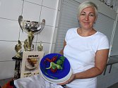 Lenka Hastíková, jedna ze tří kuchařek školní jídelny ZŠ Mánesova Otrokovice, které v úterý 25. srpna 2015 vyhrály 1. místo ve finále soutěže O nejlepší školní oběd.